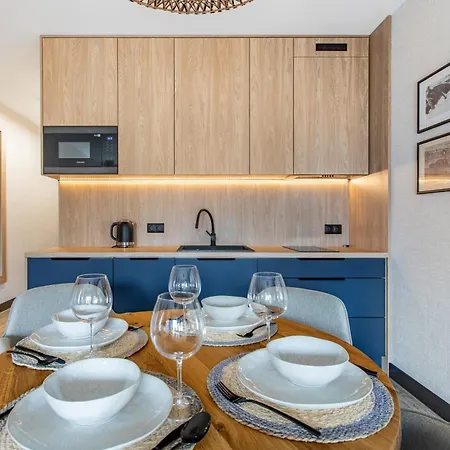 D11 Park Apartmán *